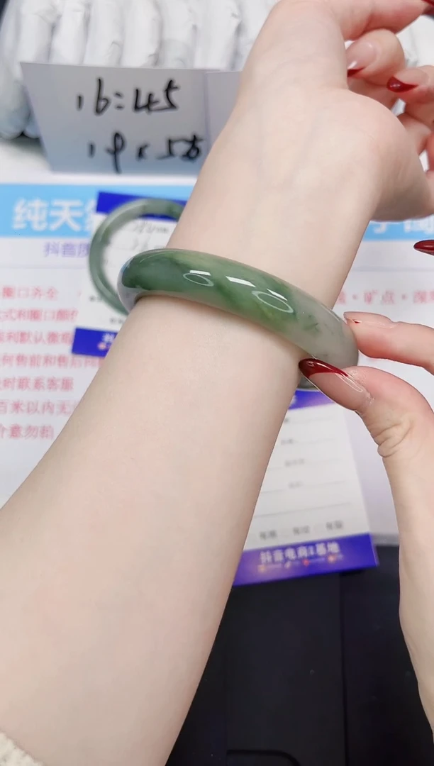 【闪购商品】石英质玉手镯未镶嵌285