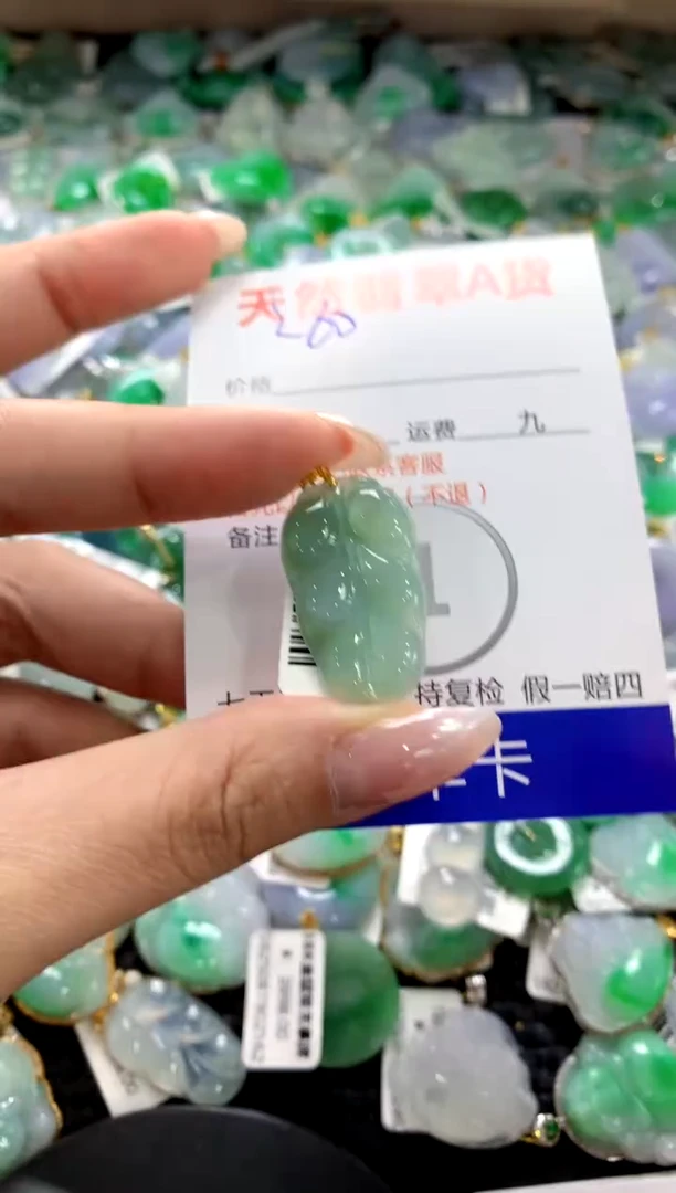 颈饰18K金镶嵌翡翠1111111111111111