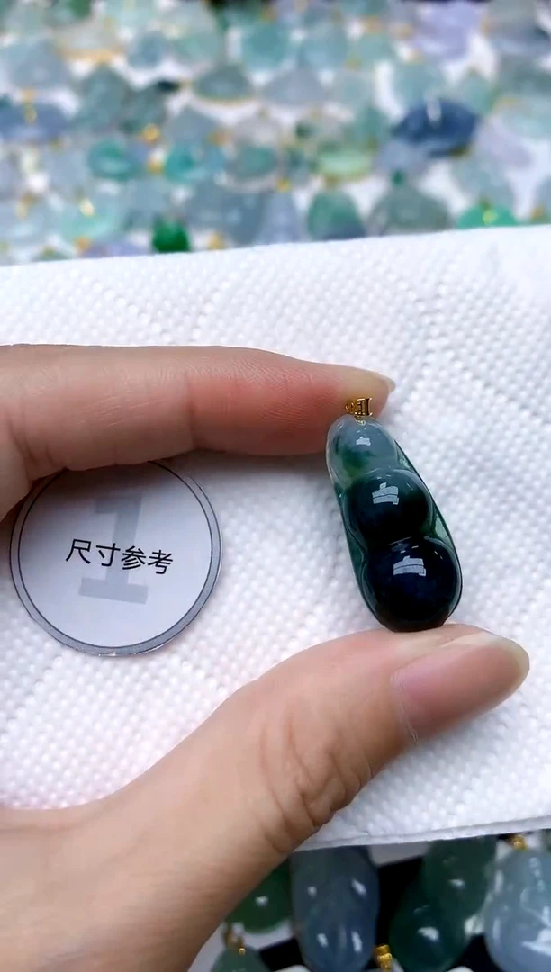 颈饰18K金镶嵌翡翠天然A货翡翠