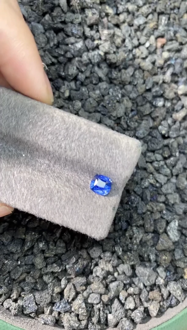 蓝宝石裸石未镶嵌矢车菊1ct