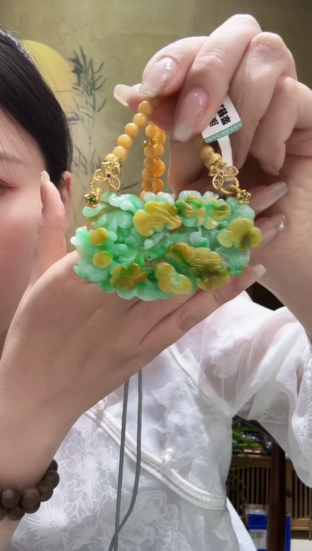 颈饰未镶嵌翡翠吊坠
