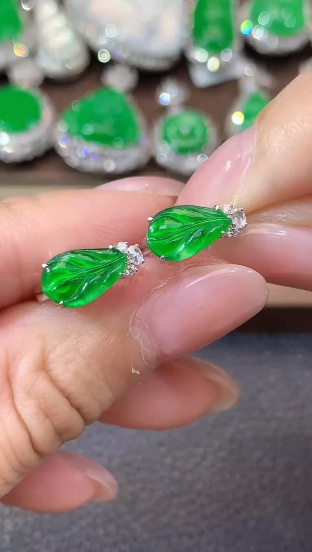 18K金镶嵌翡翠耳饰D12