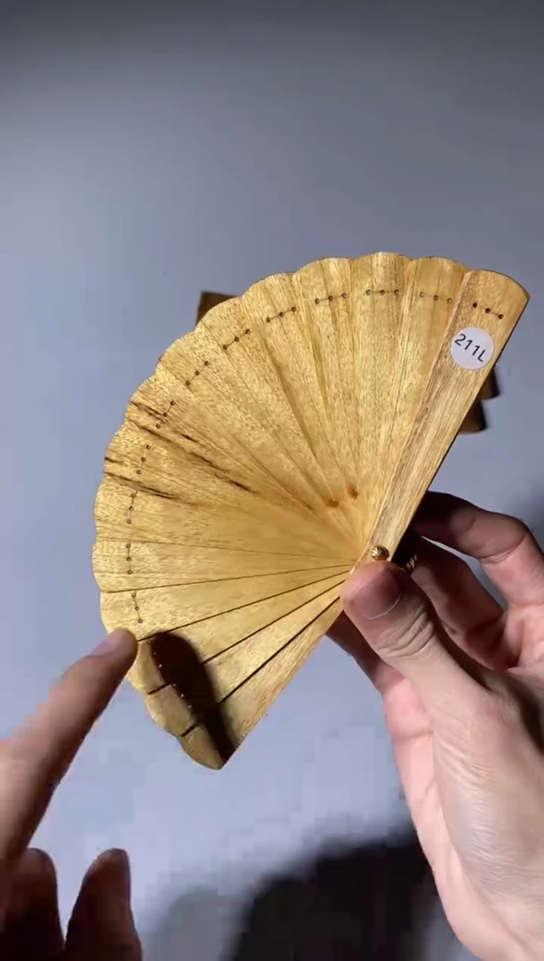 【闪购商品】金丝楠木雕211号10cm金丝楠木小叶桢楠掌中扇
