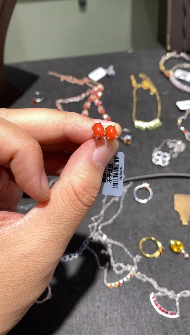 无925银海里红耳钉