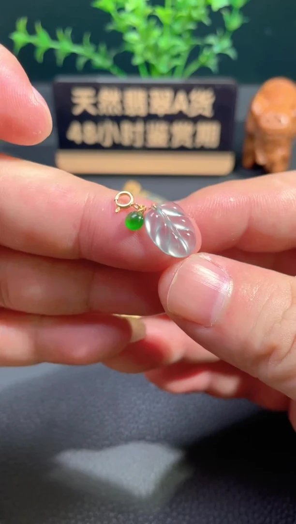 颈饰18K金镶嵌翡翠翡翠