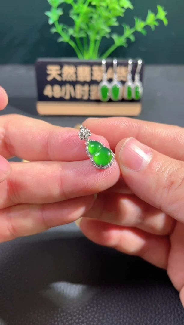 【闪购商品】翡翠颈饰18K金镶嵌翡翠