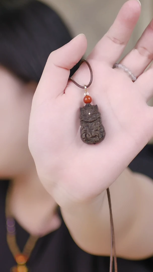 玛瑙/玉髓吊坠(赠链)未镶嵌（白奇楠凤九）