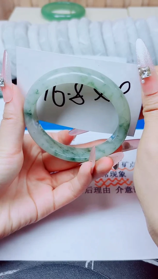未镶嵌手镯石英质玉75/59.6