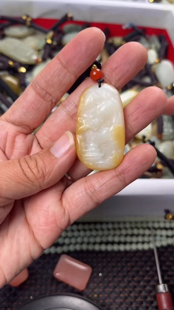 【闪购商品】和田玉颈饰未镶嵌多样性发货没有证书拍一发一有瑕