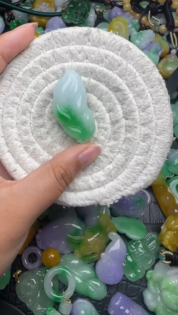 颈饰未镶嵌翡翠缅甸翡翠吊坠