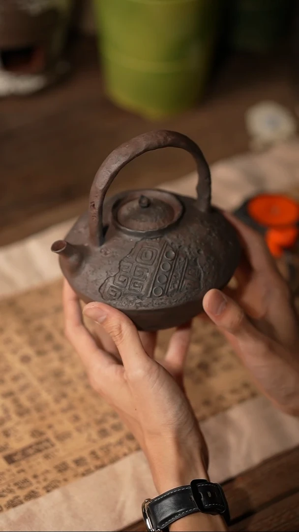 040重工雕刻复古提梁壶700cc