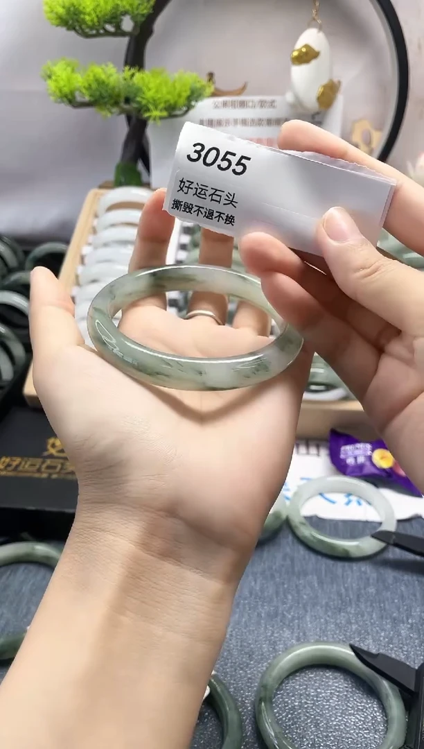 未镶嵌手镯石英质玉3055