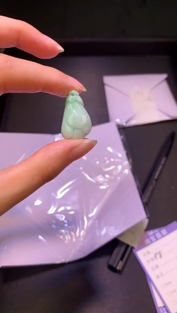 翡翠未镶嵌吊坠(不含链)天然缅甸翡翠A货玉兰花