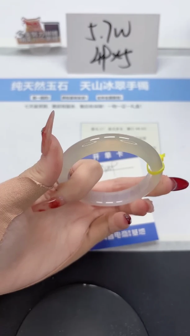 【闪购商品】石英质玉手镯未镶嵌A409-54