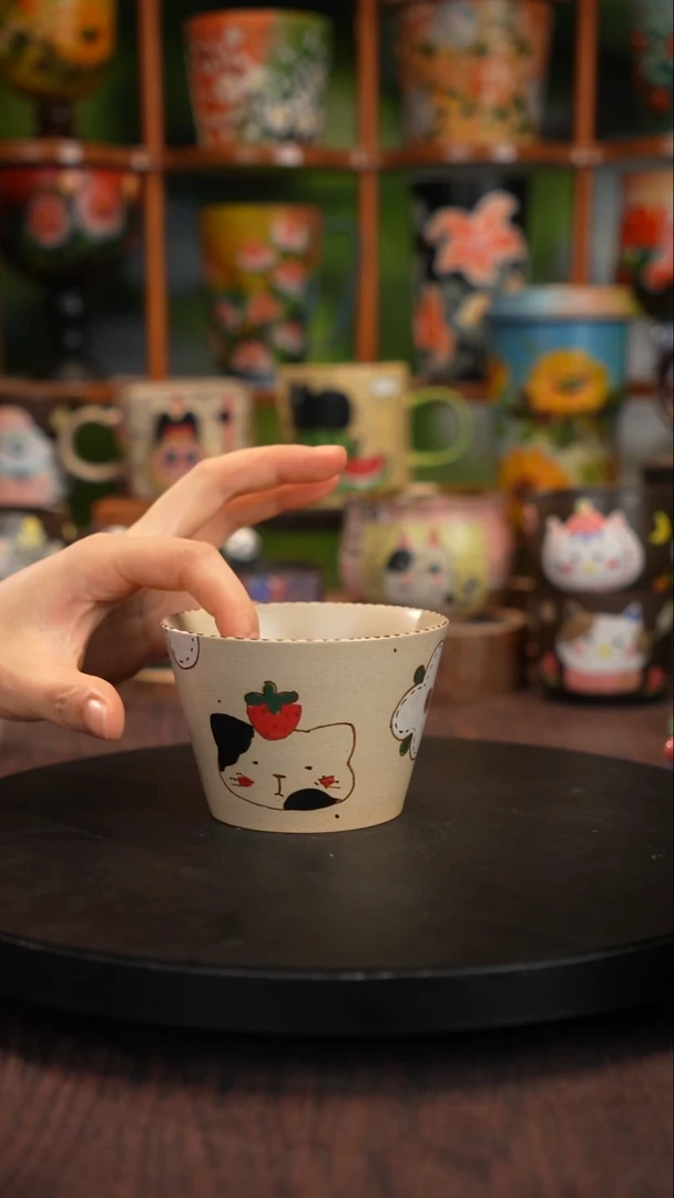 釉下手绘陶瓷杯子