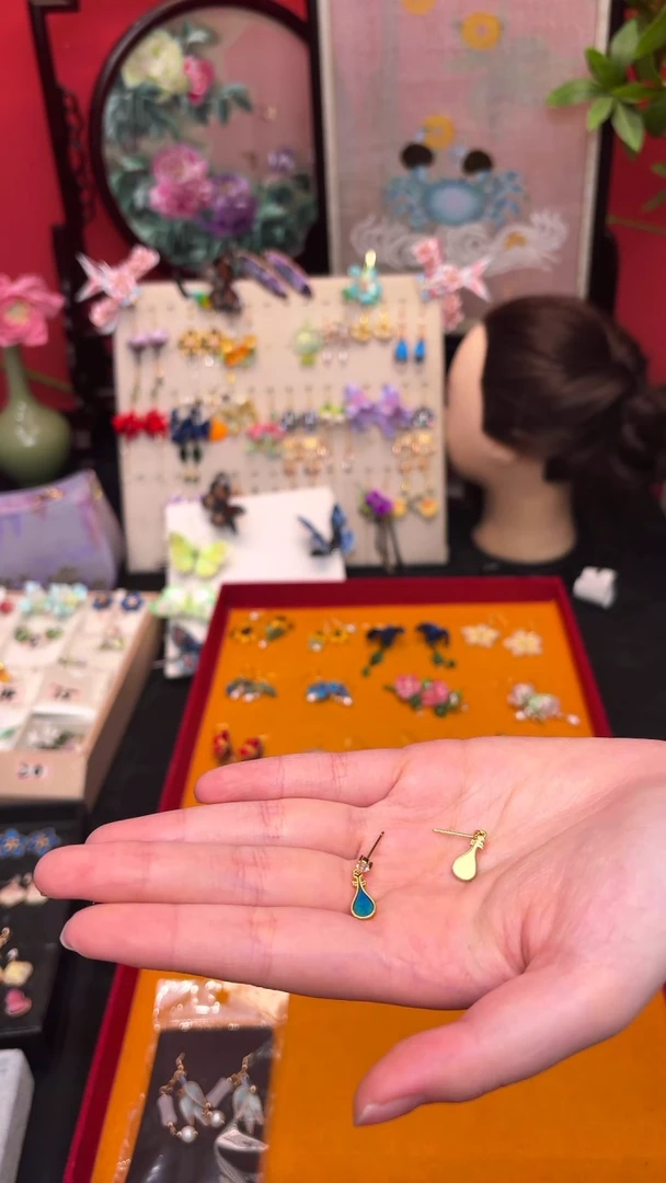 刺绣更****0非遗手工绒花