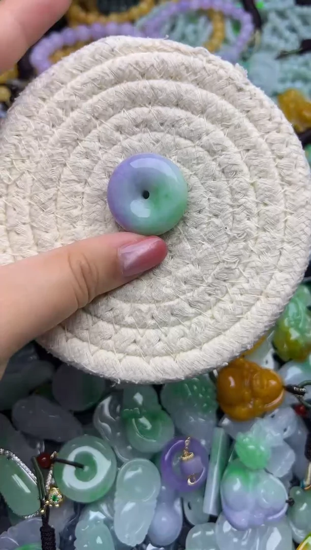 颈饰未镶嵌翡翠天然缅甸翡翠吊坠