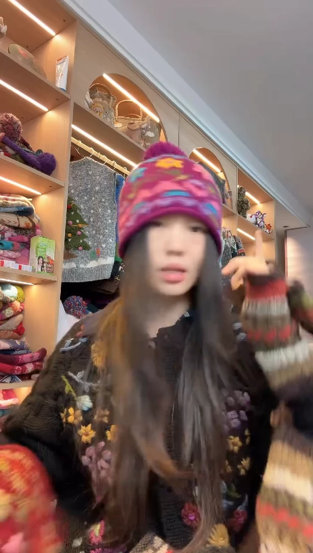 羊毛紫色刺绣卷边帽