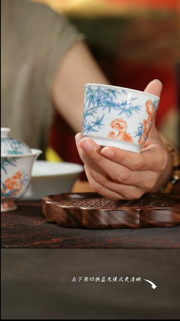 鸿钧堂斗彩矾红竹子容天杯