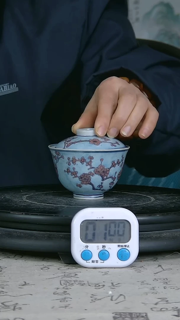 陶粉彩精绘花卉图碗