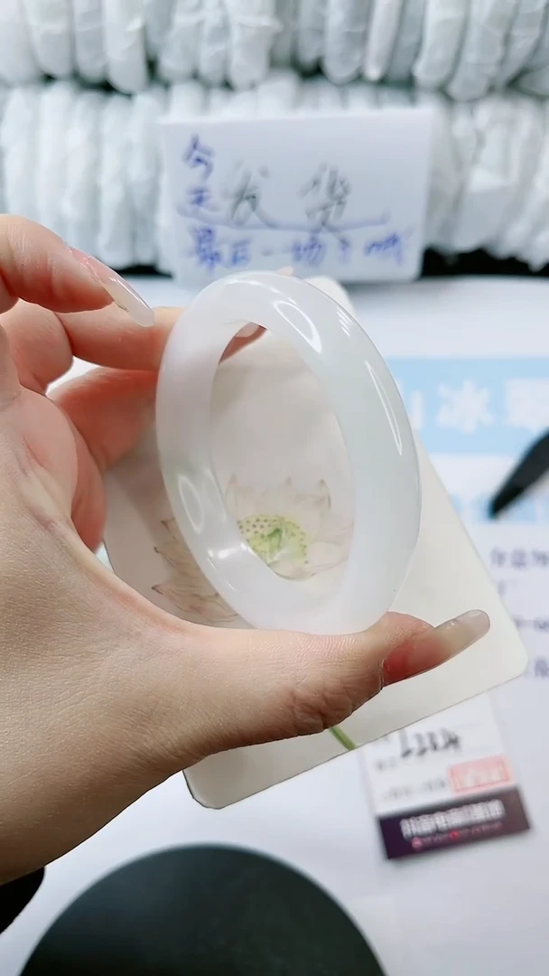 【闪购商品】石英质玉手镯未镶嵌多样性发货L234