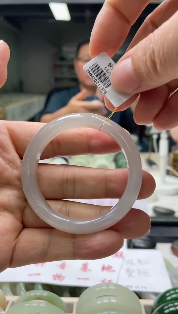 【闪购商品】和田玉手镯未镶嵌编码 1388圈口51-52