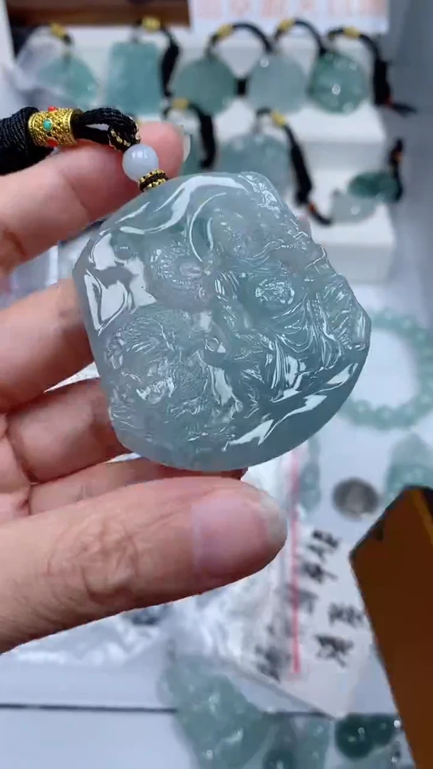 颈饰未镶嵌翡翠吊坠
