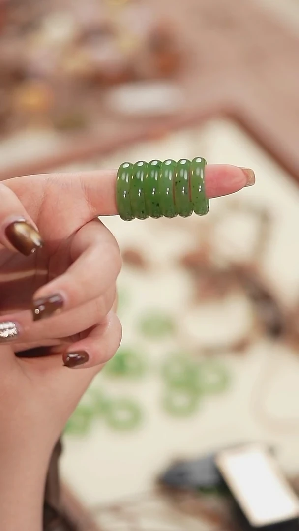 未镶嵌戒指和田玉乌兰海碧玉 戒指/微黑点/19（多样性发其一）