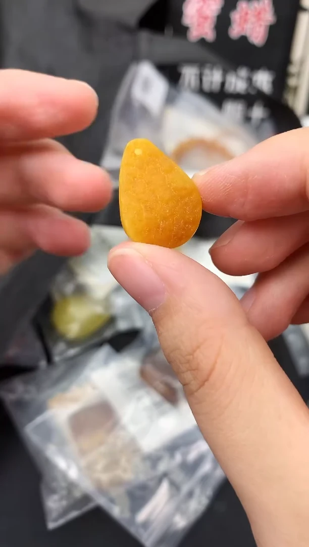 蜜蜡未镶嵌珠宝奇石149