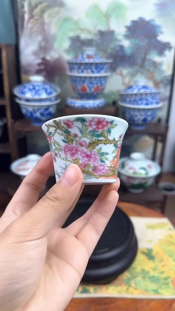 陶瓷粉彩桃花马蹄小客杯