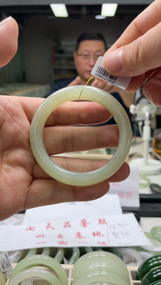 【闪购商品】和田玉手镯未镶嵌编码 5097圈口56-57