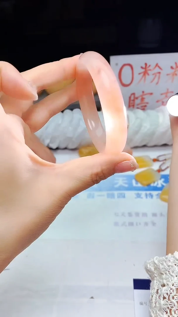 石英质玉手镯未镶嵌235-5556