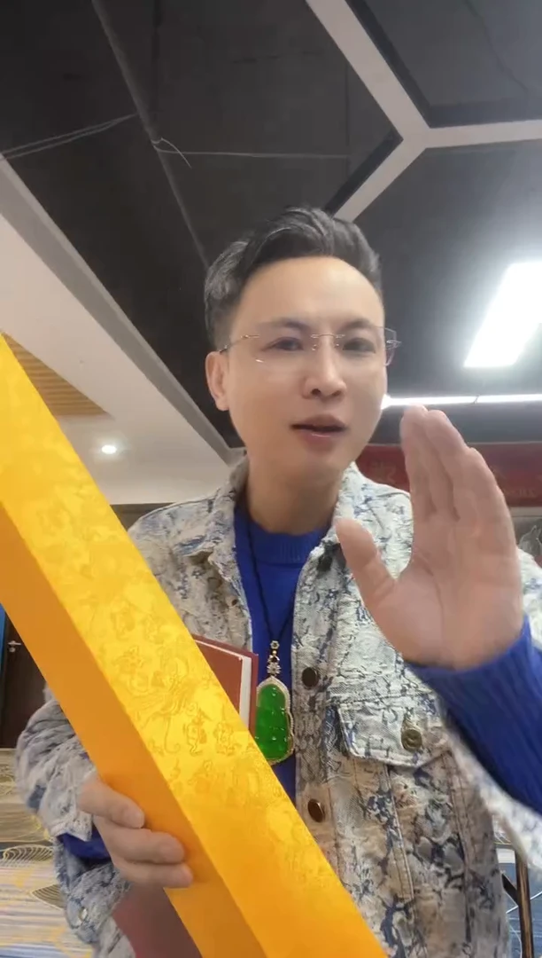 【闪购商品】国画雷畅胜 6尺国画作品带锦盒 卧龙黄金梅