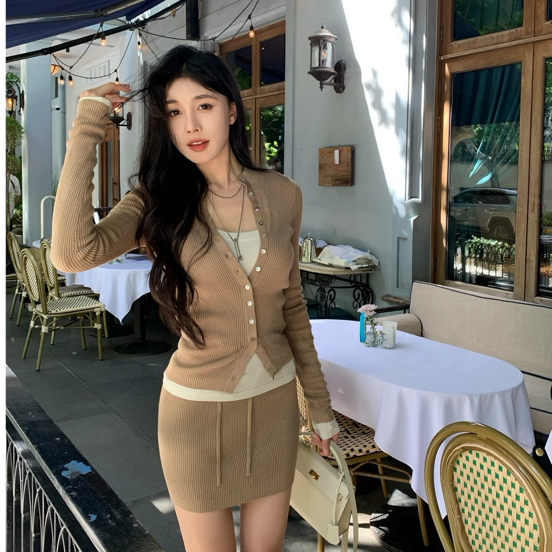 XIAOTAIYAN.温婉淑女卡其色气质套装针织修身显瘦半身包臂短裙