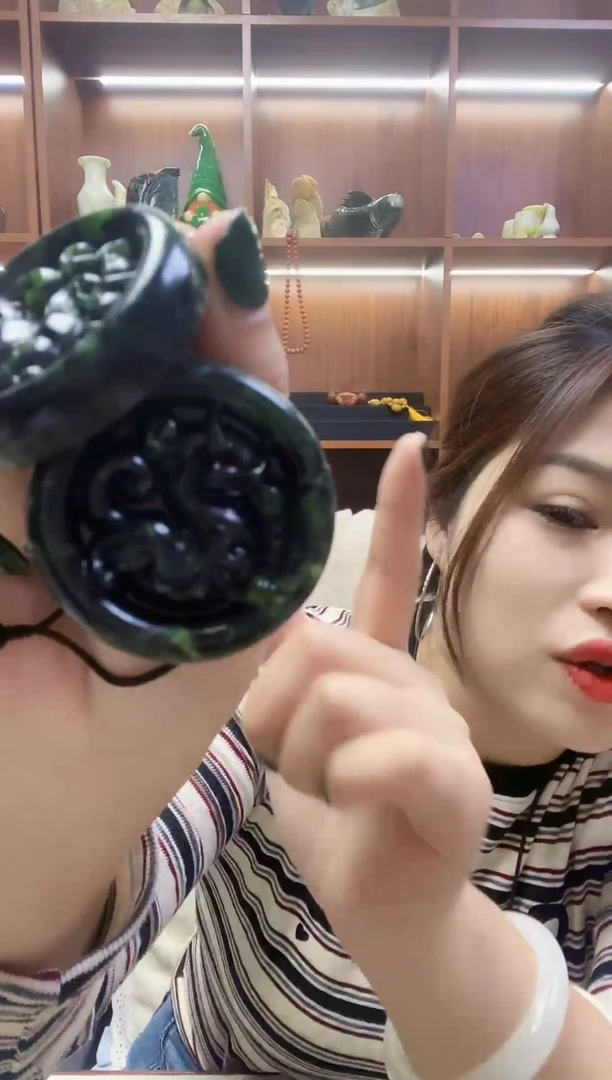 未镶嵌蛇纹石玉吊坠多样性发其中之一
