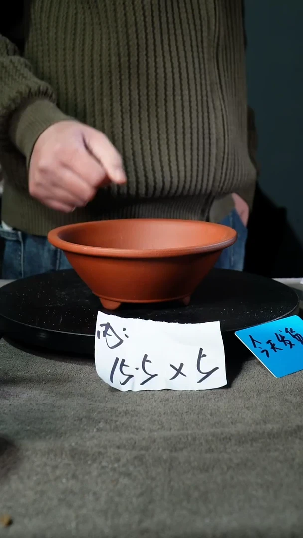 A宜兴紫砂小花盆