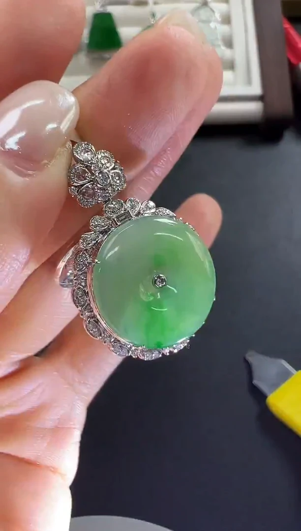 颈饰18K金镶嵌翡翠KYY1212-009