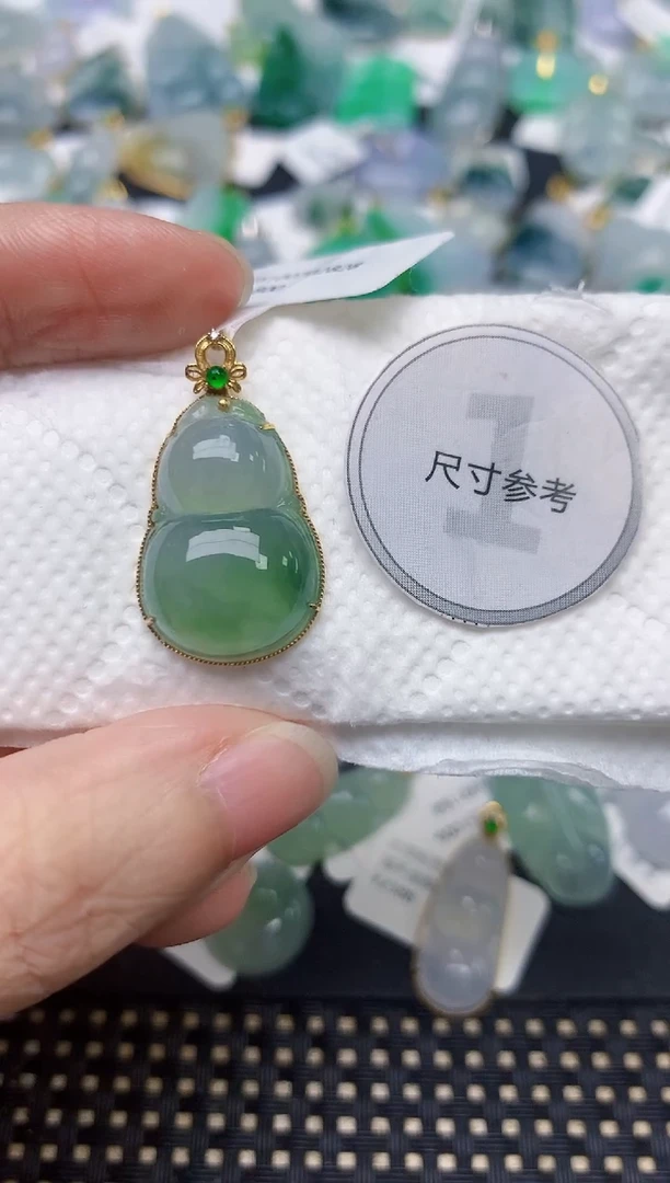 颈饰18K金镶嵌翡翠天然缅甸A货翡翠