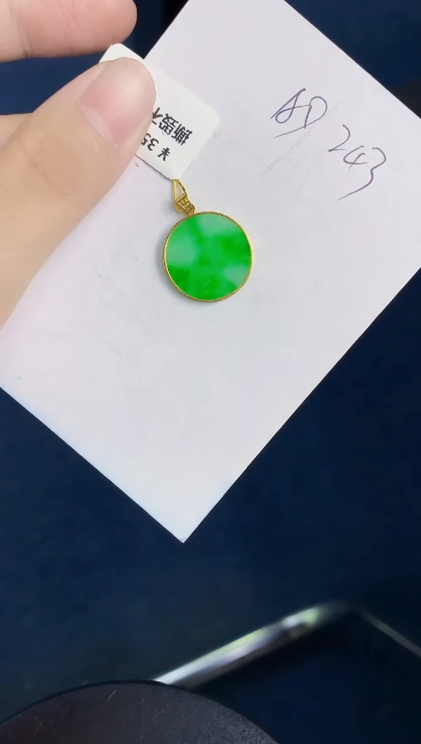 翡翠18K金镶嵌颈饰天然翡翠緬甸A貨