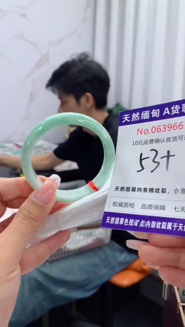 翡翠手镯未镶嵌有纹，完美者勿拍