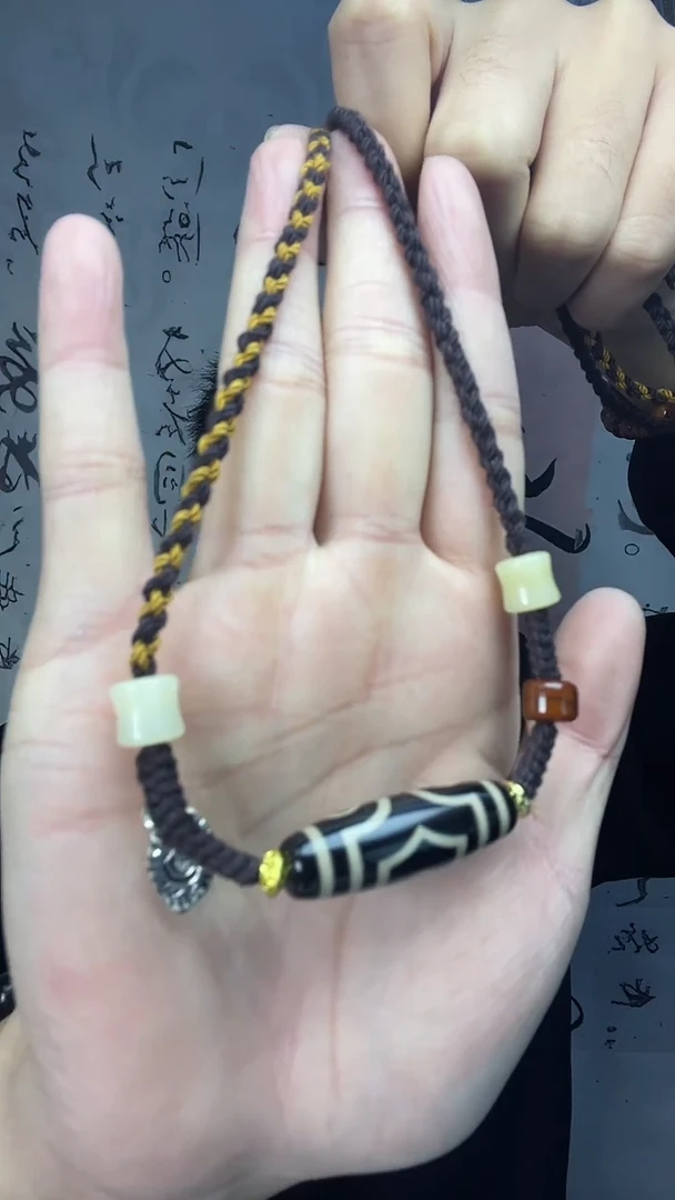 未镶嵌颈饰玛瑙/玉髓三眼