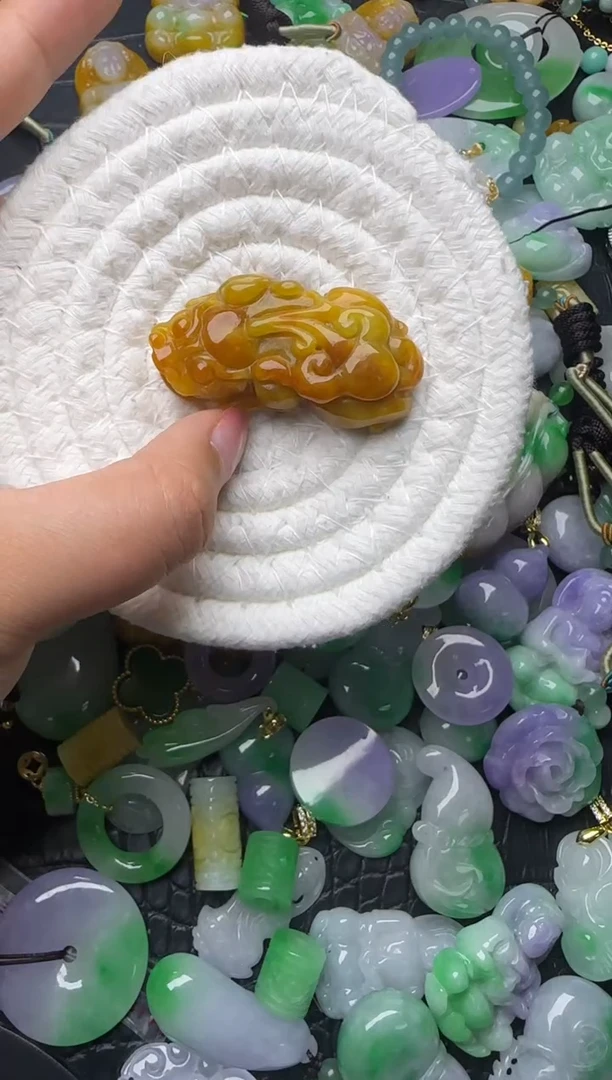 颈饰未镶嵌翡翠缅甸翡翠吊坠