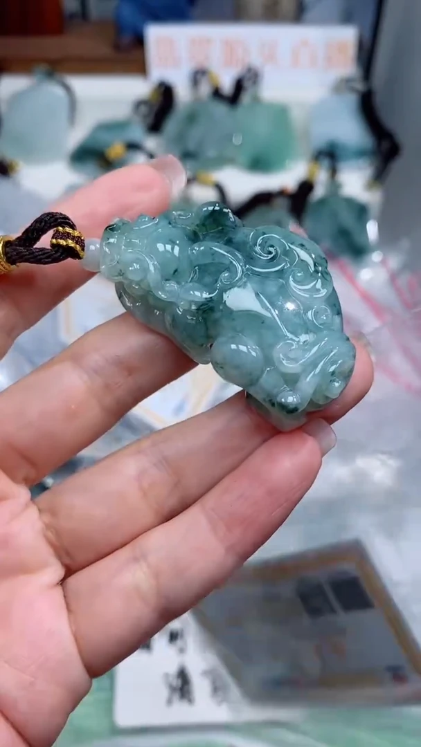 颈饰未镶嵌翡翠吊坠