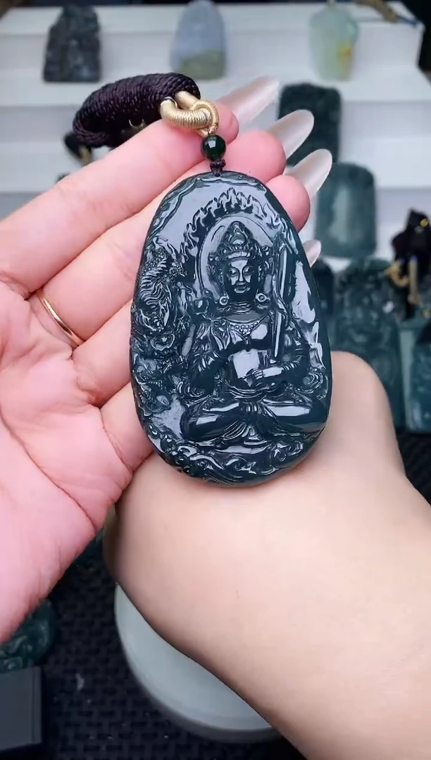 颈饰未镶嵌翡翠