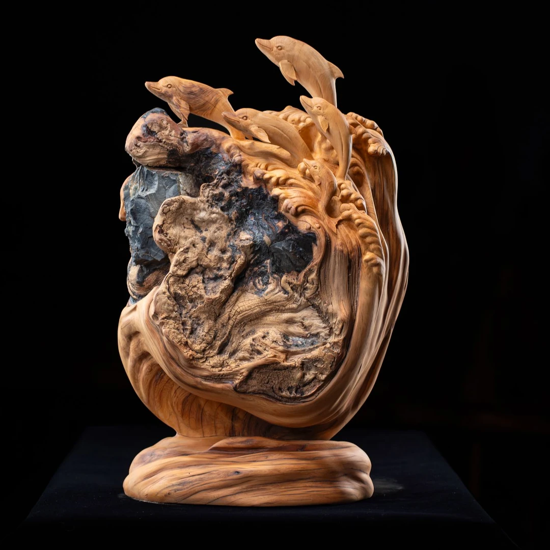 良工根雕崖柏艺术作品《海阔凭鱼越》