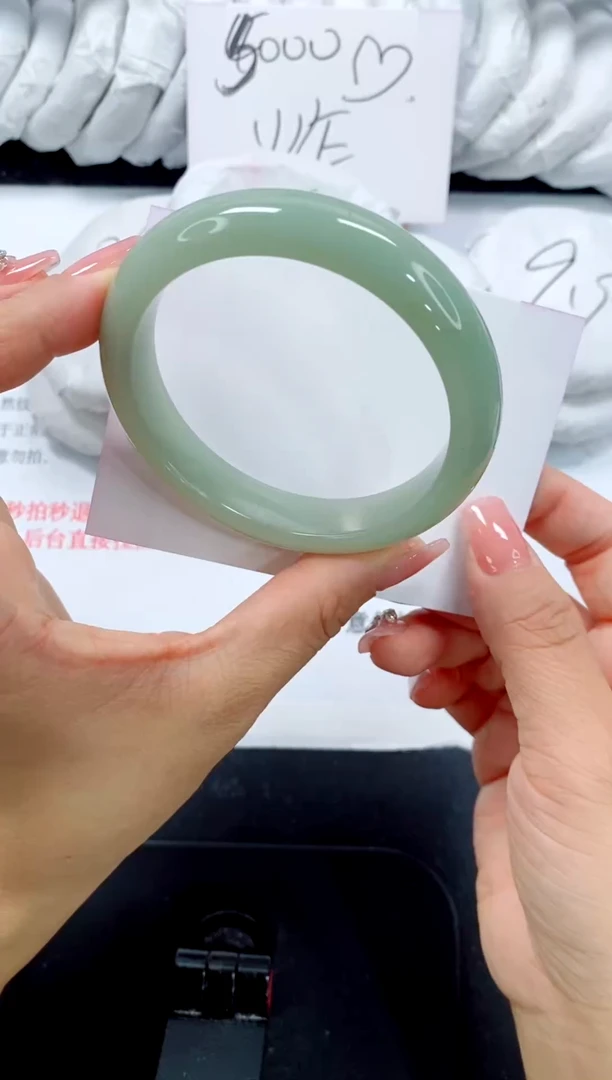 未镶嵌手镯石英质玉70-58.4