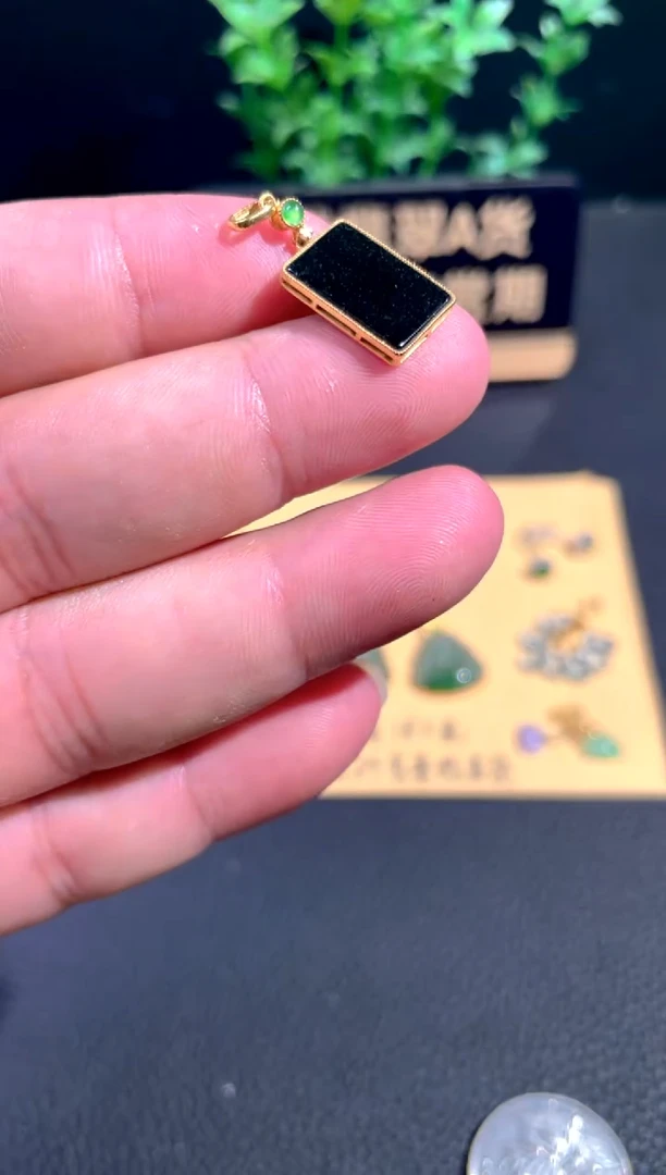 颈饰18K金镶嵌翡翠翡翠