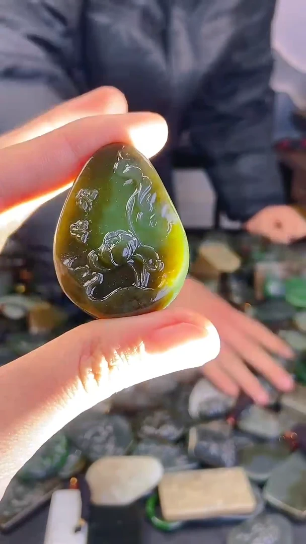 颈饰未镶嵌和田玉1