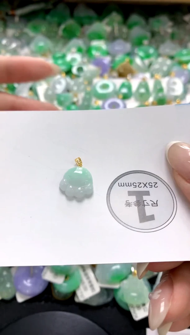 翡翠18K金镶嵌颈饰1111111111111111