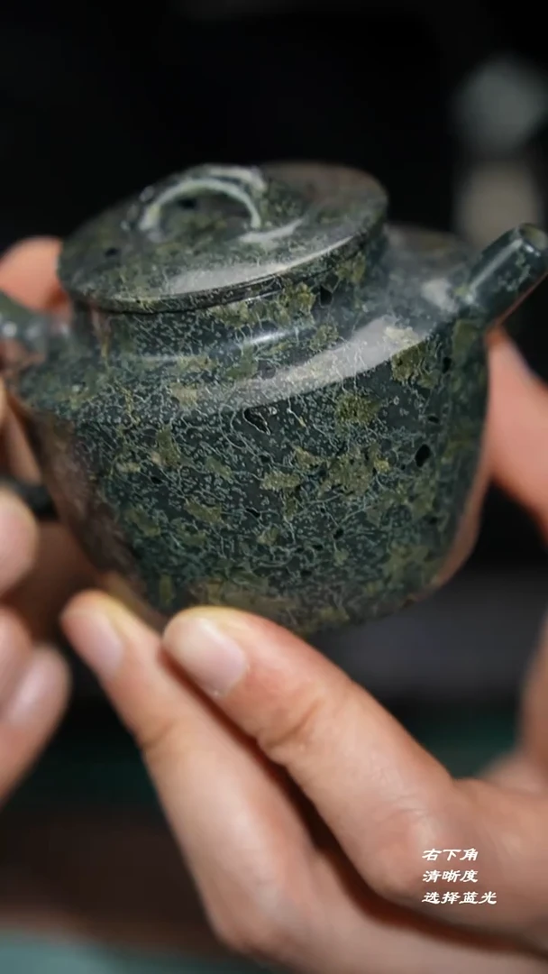 135-1折肩壶（安山 亮光）